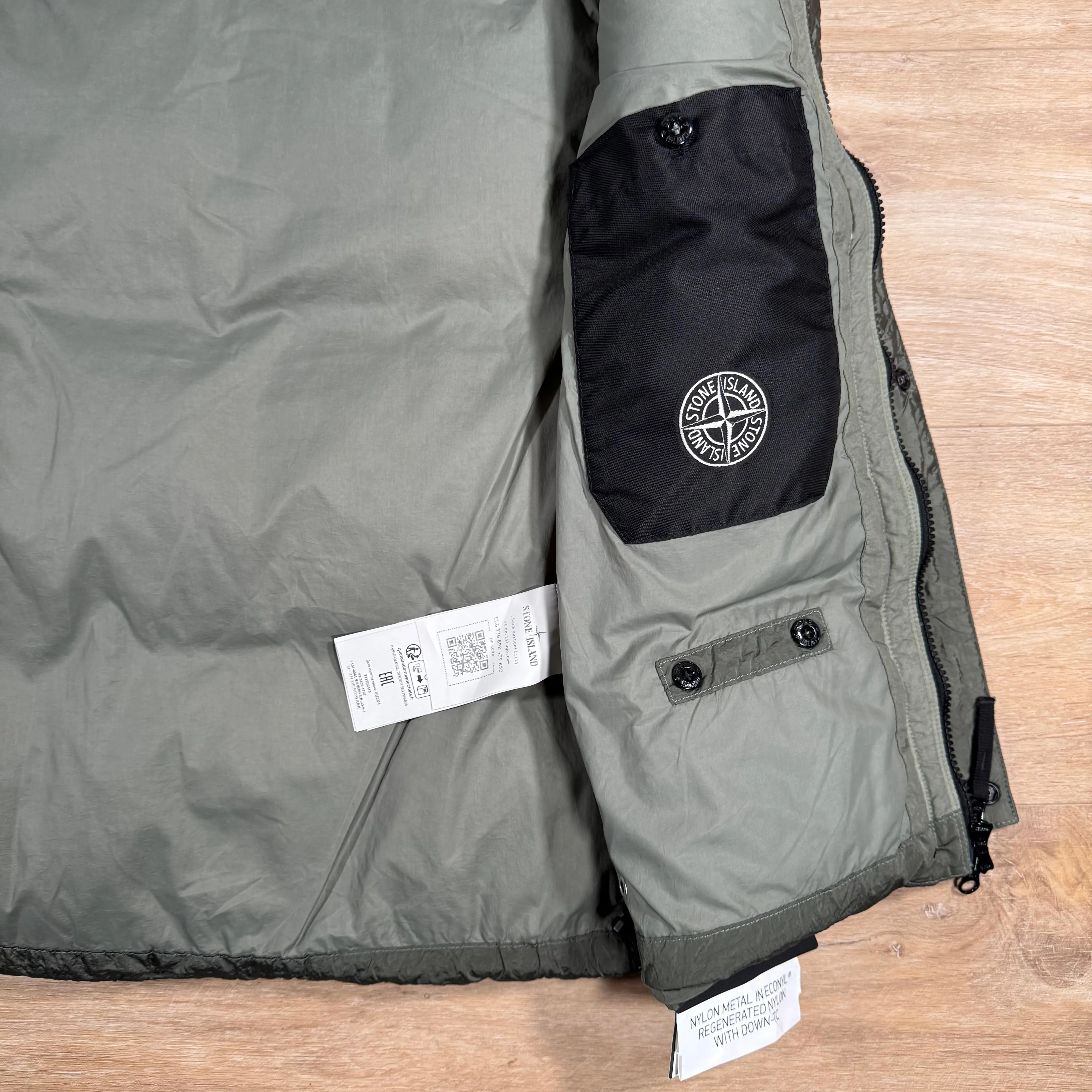 Stone Island Nylon Metal Down-TC Gilet in Musk Green